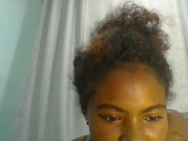 eliezahh, une amatrice française avec qui discuter et avoir du sexe