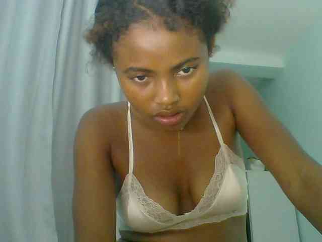 eliezahh Live Webcam on BongaCams