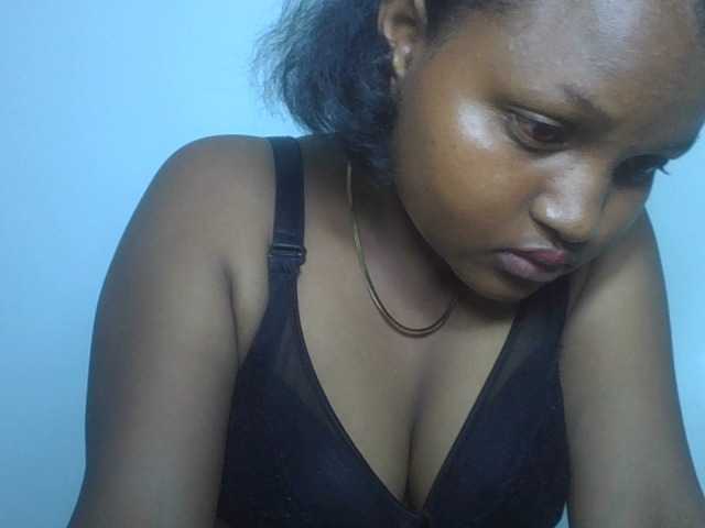 elodiezah broadcasting live