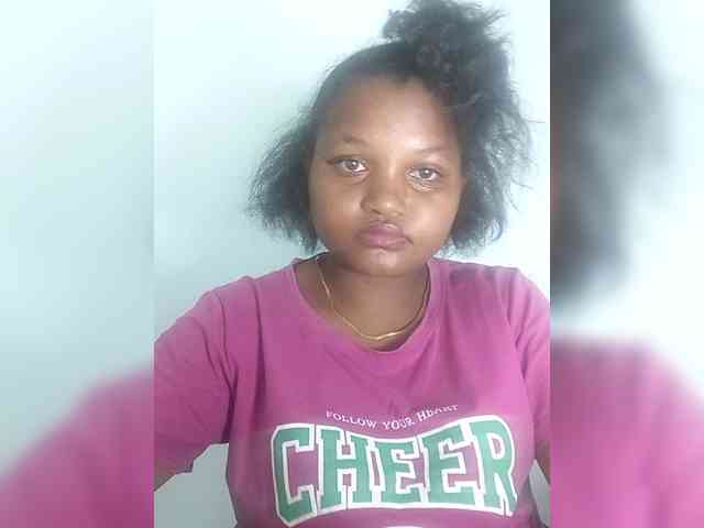 elodiezah Live Webcam on BongaCams