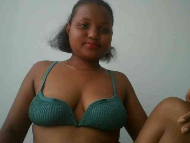 elodiezah Live Webcam on BongaCams