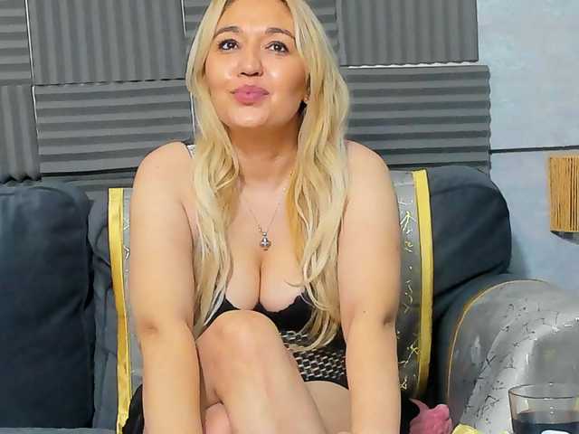 AngelaVelure's BongaCams show and profile