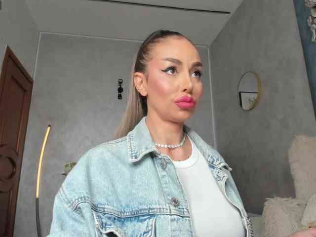 ElinaMoon Live Webcam on BongaCams