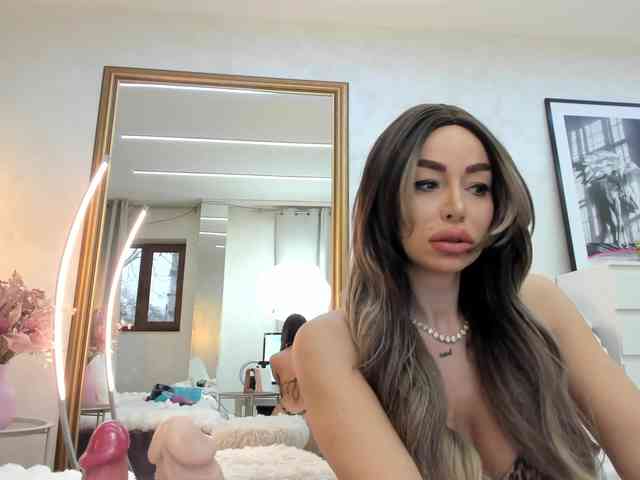 ElinaMoon webcam