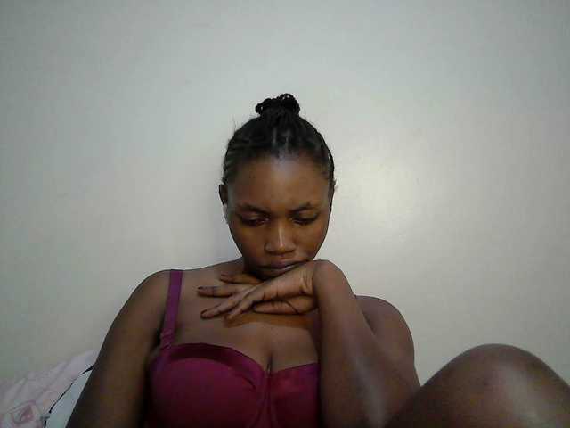 le modèle sexy-muna est en webcam porno dans un show sur le site bongacams, il possède les tags suivants: Ebony,Brunette,Shaved