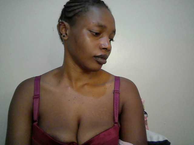 le modèle sexy-muna est en webcam porno dans un show sur le site bongacams, il possède les tags suivants: Ebony,Brunette,Shaved