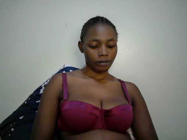 le modèle sexy-muna est en webcam porno dans un show sur le site bongacams, il possède les tags suivants: Ebony,Brunette,Shaved