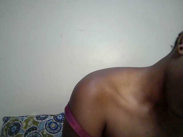 le modèle sexy-muna est en webcam porno dans un show sur le site bongacams, il possède les tags suivants: Ebony,Brunette,Shaved