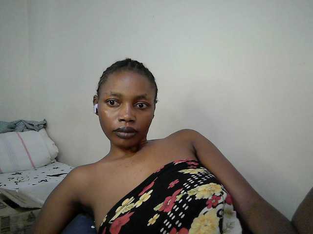 le modèle sexy-muna est en webcam porno dans un show sur le site bongacams, il possède les tags suivants: Ebony,Brunette,Shaved