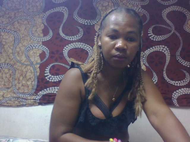 ciennezah, une amatrice française avec qui discuter et avoir du sexe