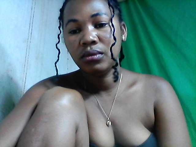 ciennezah Live Cam on BongaCams