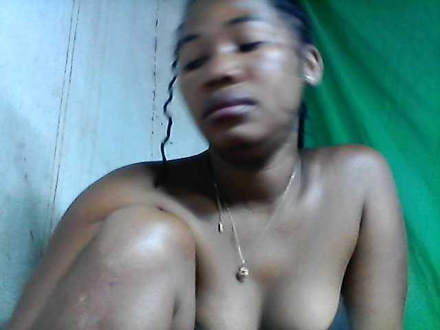 ciennezah Live Cam on BongaCams