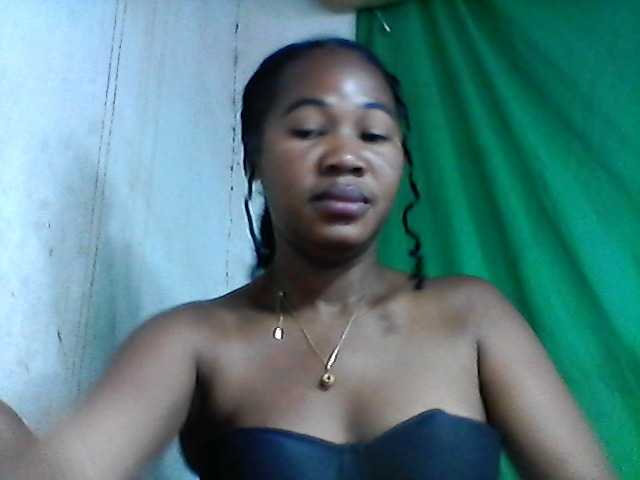 ciennezah Live Cam on BongaCams