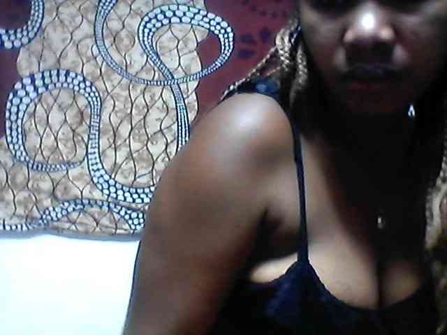 ciennezah Live Webcam on BongaCams