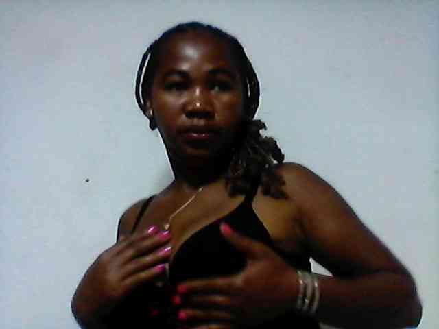 ciennezah Live Webcam on BongaCams