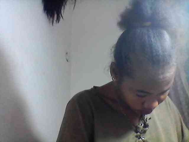 ciennezah Live Webcam on BongaCams