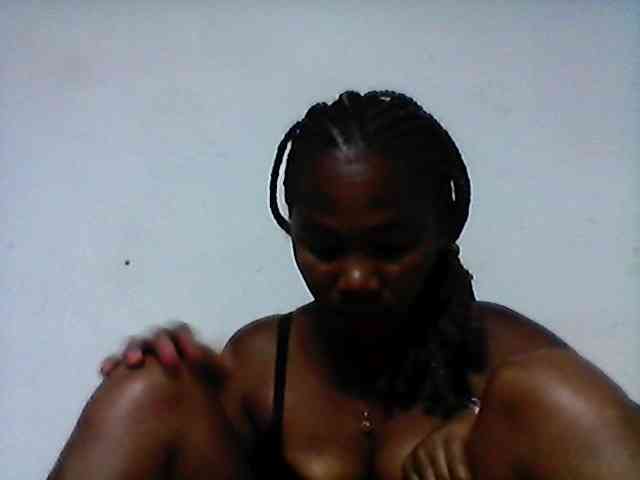 ciennezah Live Webcam on BongaCams