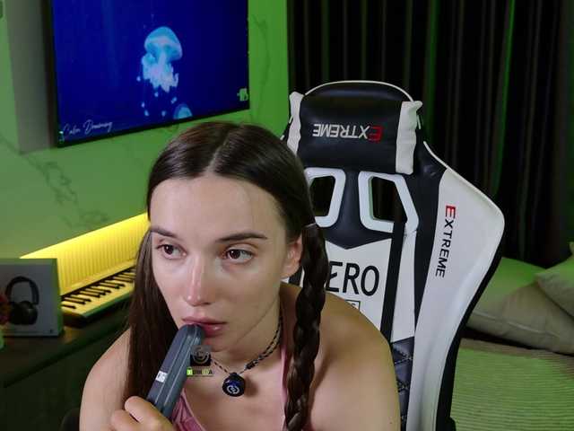 AnnyShore's BongaCams show and profile