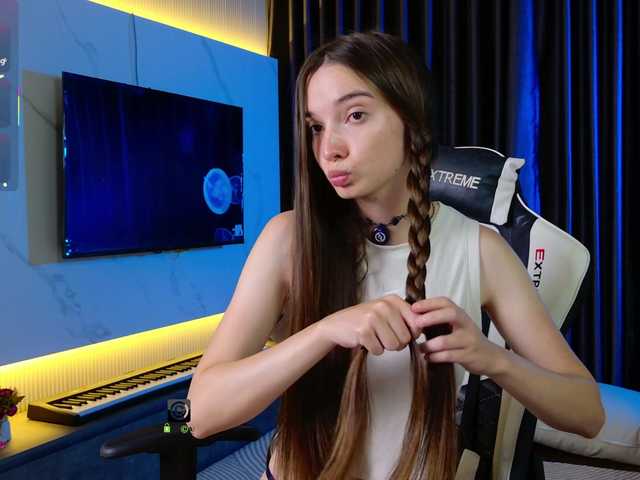 AnnyShore's BongaCams show and profile