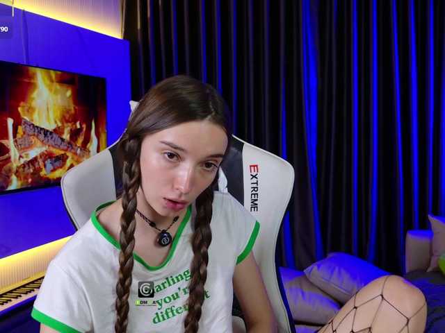 AnnyShore's BongaCams show and profile