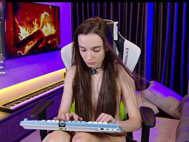 AnnyShore's BongaCams show and profile