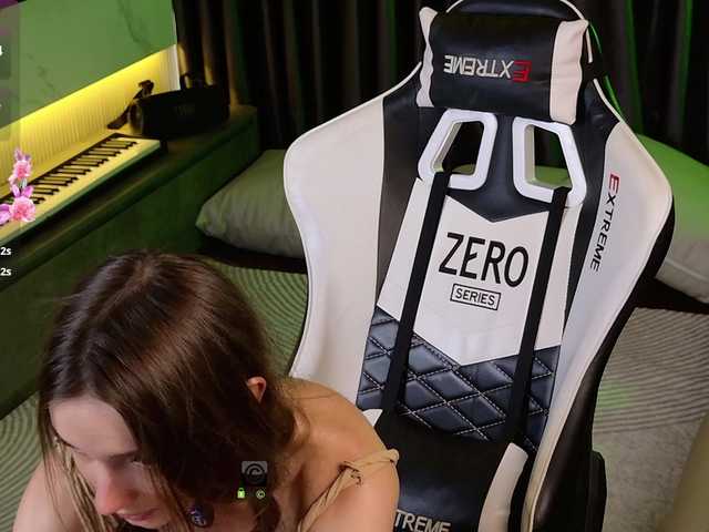 AnnyShore's BongaCams show and profile