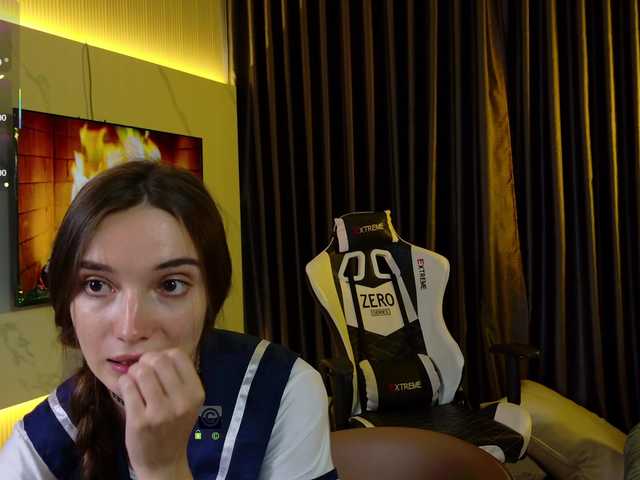 AnnyShore's BongaCams show and profile