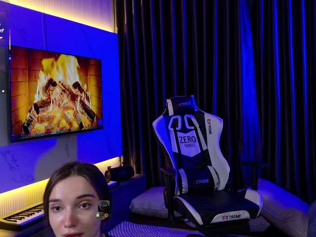 AnnyShore's BongaCams show and profile