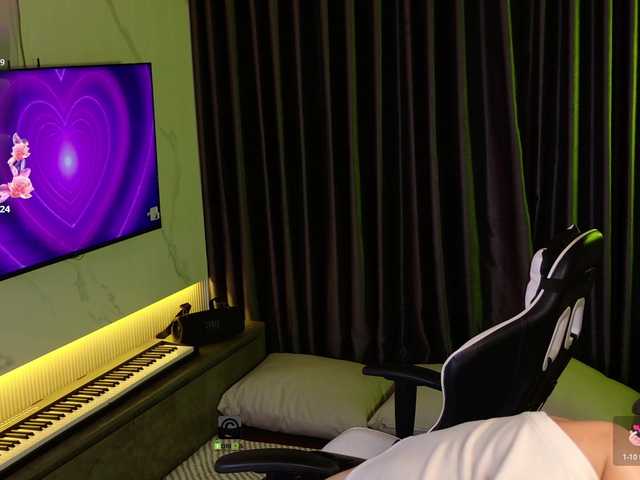 AnnyShore's BongaCams show and profile