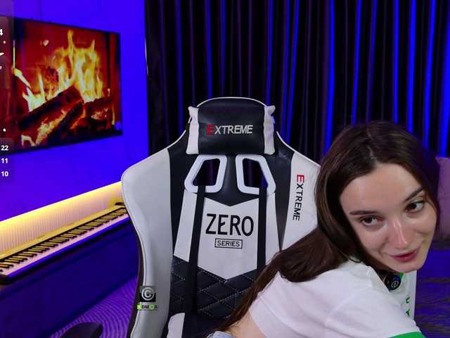 AnnyShore's BongaCams show and profile