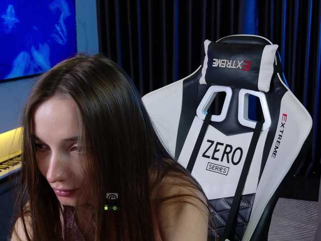 AnnyShore's BongaCams show and profile