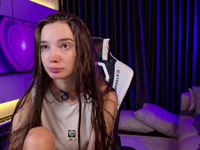 AnnyShore's BongaCams show and profile