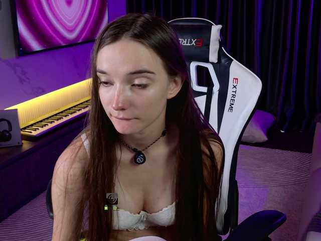 AnnyShore's BongaCams show and profile