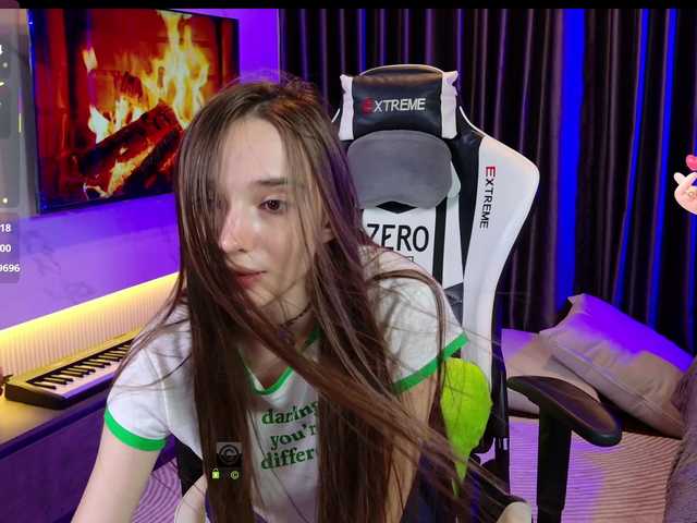 AnnyShore's BongaCams show and profile