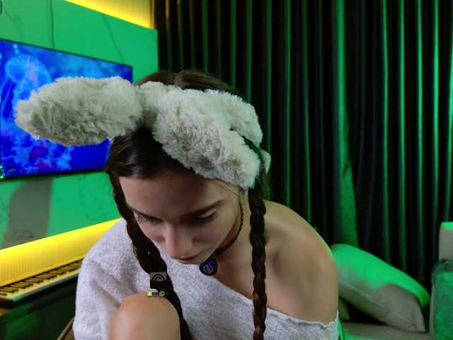 AnnyShore's BongaCams show and profile