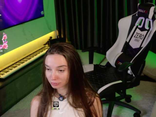 AnnyShore's BongaCams show and profile