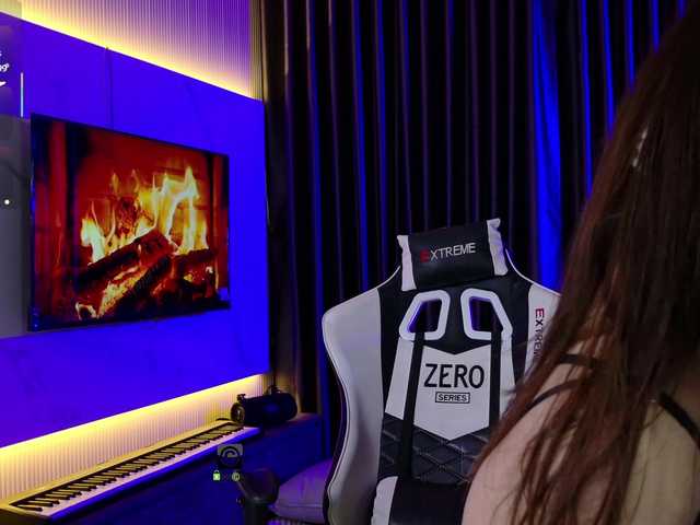 AnnyShore's BongaCams show and profile