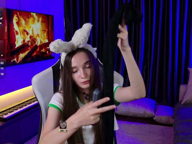 AnnyShore's BongaCams show and profile