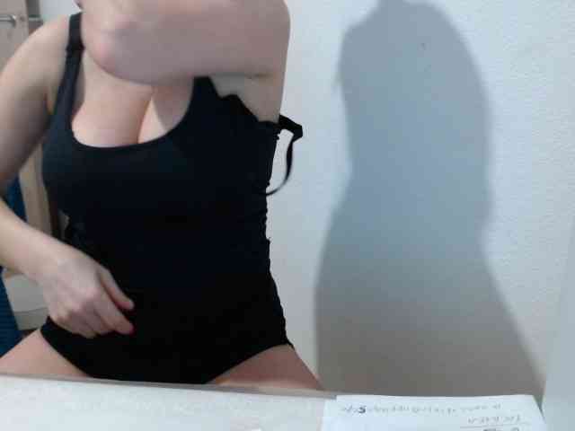 CrazyLove8Dance8 webcam