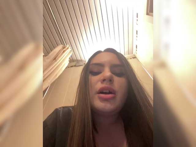 модель kariiicat