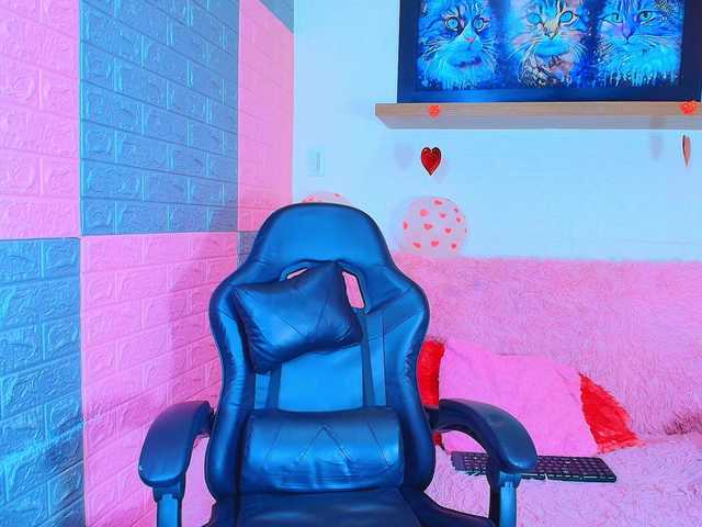 Hotcakes-uwu's BongaCams show and profile