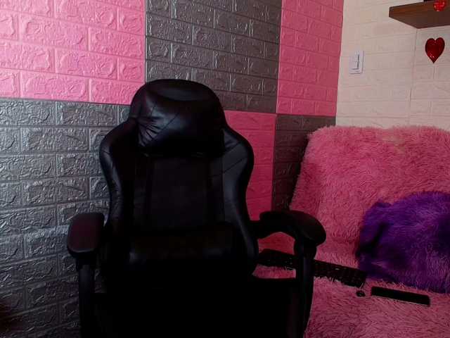 Hotcakes-uwu's BongaCams show and profile