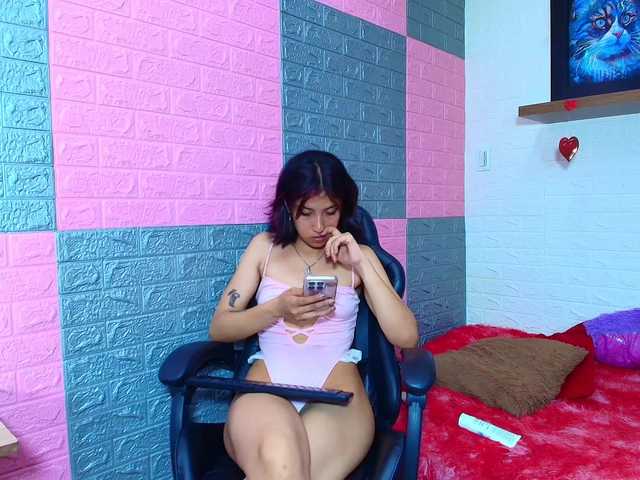 Hotcakes-uwu's BongaCams show and profile