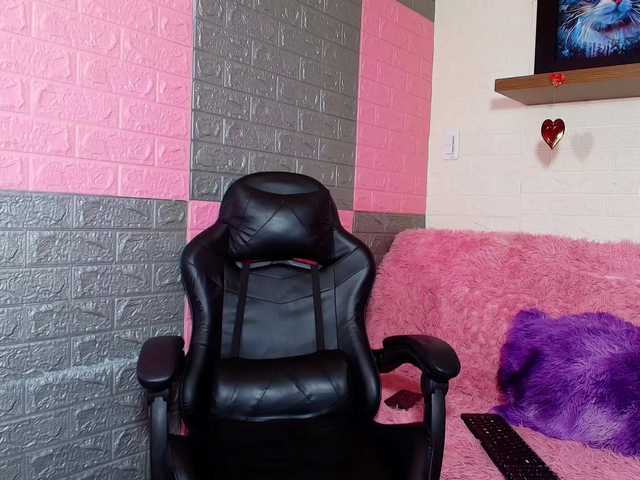 Hotcakes-uwu's BongaCams show and profile