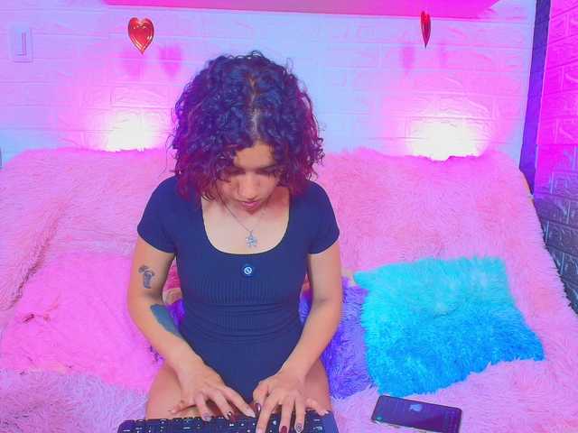 Hotcakes-uwu's BongaCams show and profile