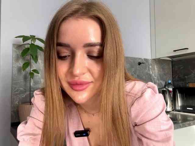 KarineRaethke webcam