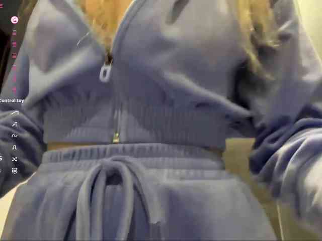 KarineRaethke webcam