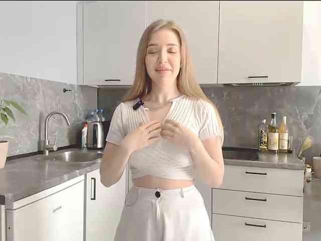 KarineRaethke webcam