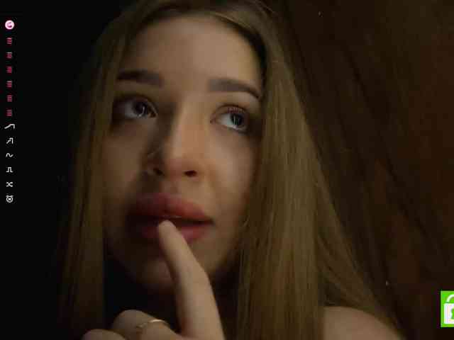 KarineRaethke Live Webcam on BongaCams