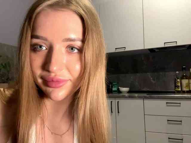 KarineRaethke webcam